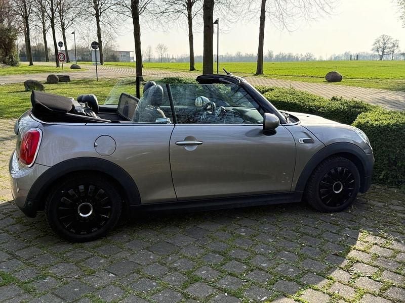 Käytetty Mini One Cabriolet 102 HP (75 kW) 2017 Peessi Avoauto