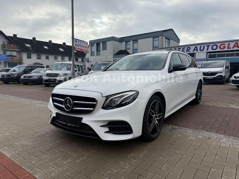 Weiß Gebraucht 2019 Mercedes E220 AMG line Limousine | 27.990 € (Guter Preis) - Bild 1/4