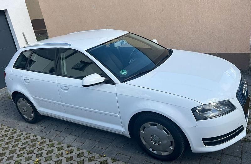 Gebraucht Audi A3 Attraction 102 PS (75 kW) 2010 Weiß Kleinwagen