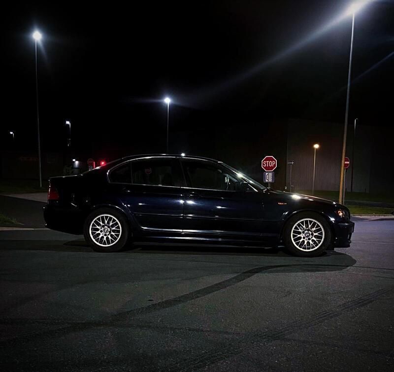 Blau Gebraucht 2002 BMW 320 Limousine | 1.999 € (Guter Preis) - Bild 1/4