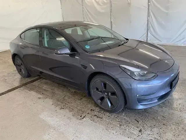 Gebraucht Tesla Model 3 366 kW (498 PS) 2022 Midnight silver metallic Limousine