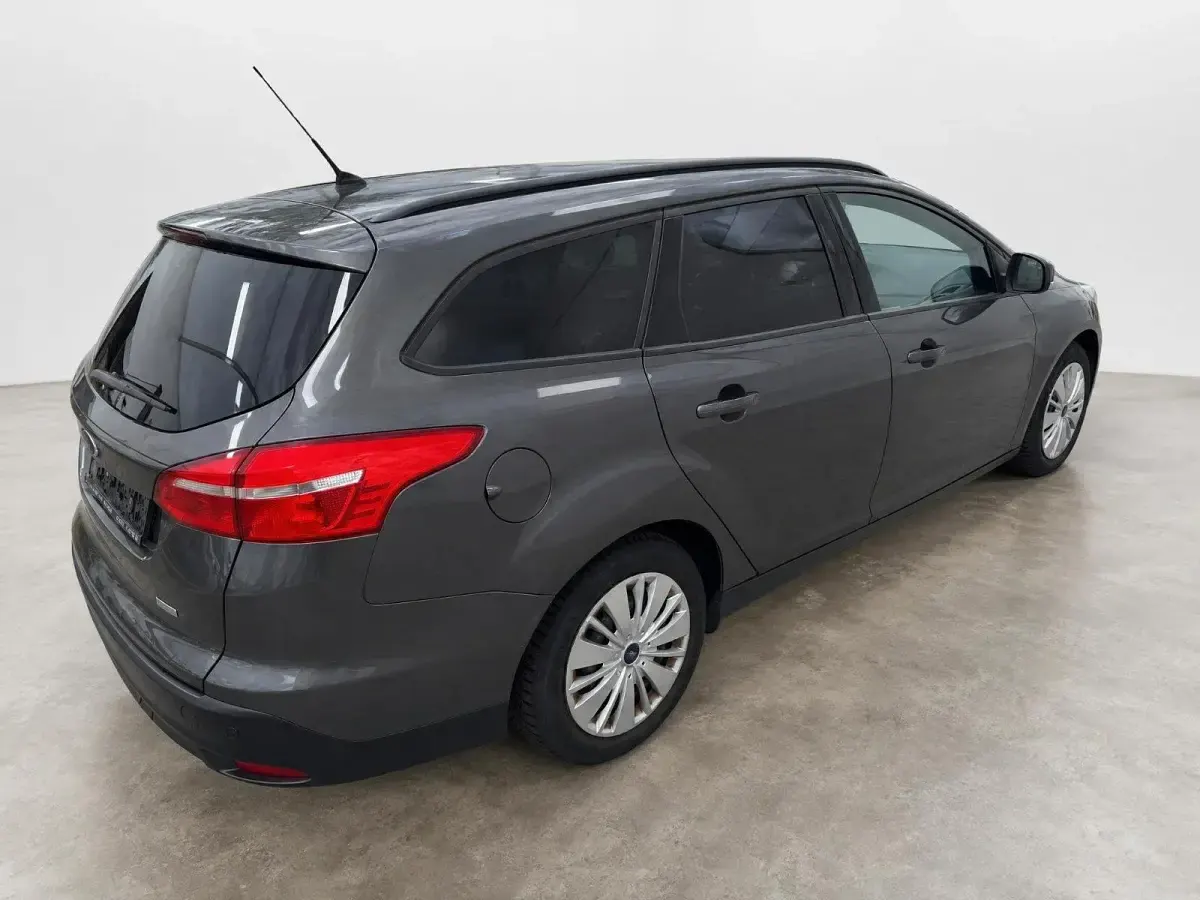 Gebraucht Ford Focus 125 PS (91 kW) 2015 Grau Kombi
