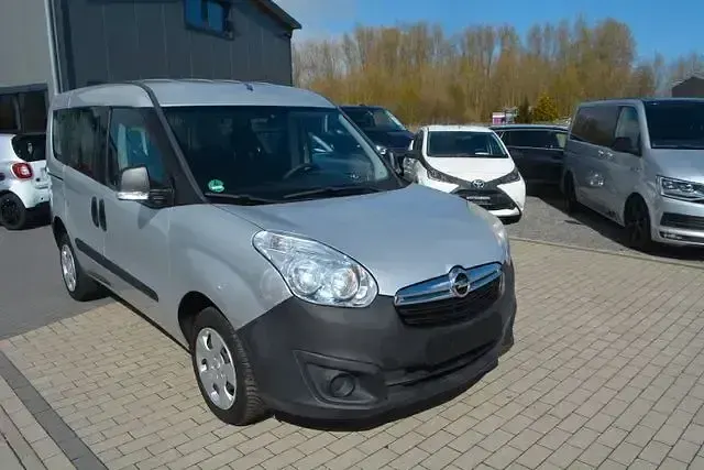 Gebraucht Opel Combo 90 PS (66 kW) 2013 Silber Van / Kleinbus