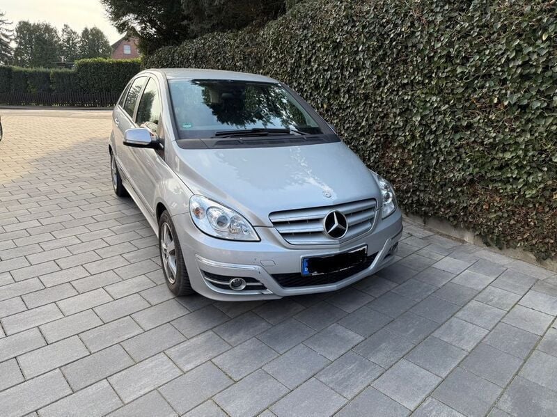 Silber Gebraucht 2011 Mercedes B160 Van / Kleinbus | 6.200 € (Guter Preis) - Bild 1/4