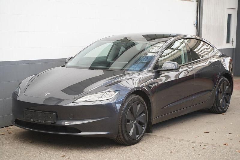 Gebraucht Tesla Model 3 Standard Range 208 kW (283 PS) 2024 Grau Limousine
