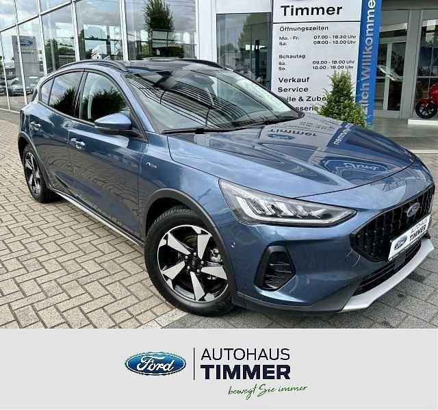 Blau (chroma blau metallic) Gebraucht 2024 Ford Focus Active Limousine | 21.470 € (Superpreis) - Bild 1/4
