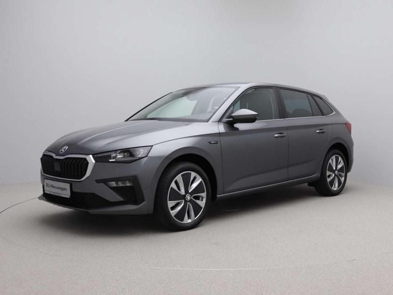 Neu Skoda Scala Drive 150 PS (110 kW) 2025 Metallic oder perleffektlack Kleinwagen