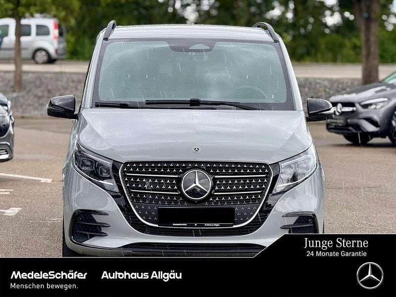 Alpingrau Gebraucht 2025 Mercedes V300 Avantgarde Van / Kleinbus | 99.365 € (Fairer Preis) - Bild 1/4