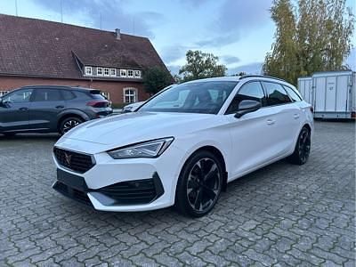 Candy weiß Gebraucht 2023 Cupra Leon Kombi | 27.775 € (Fairer Preis) - Bild 1/2