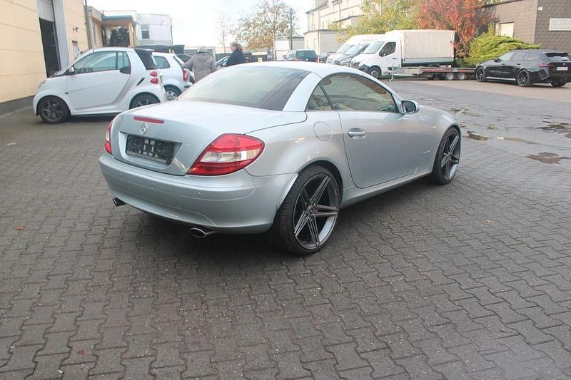 Second-hand Mercedes SLK200 163 CP (119 kW) 2005 Argintiu Cabrio