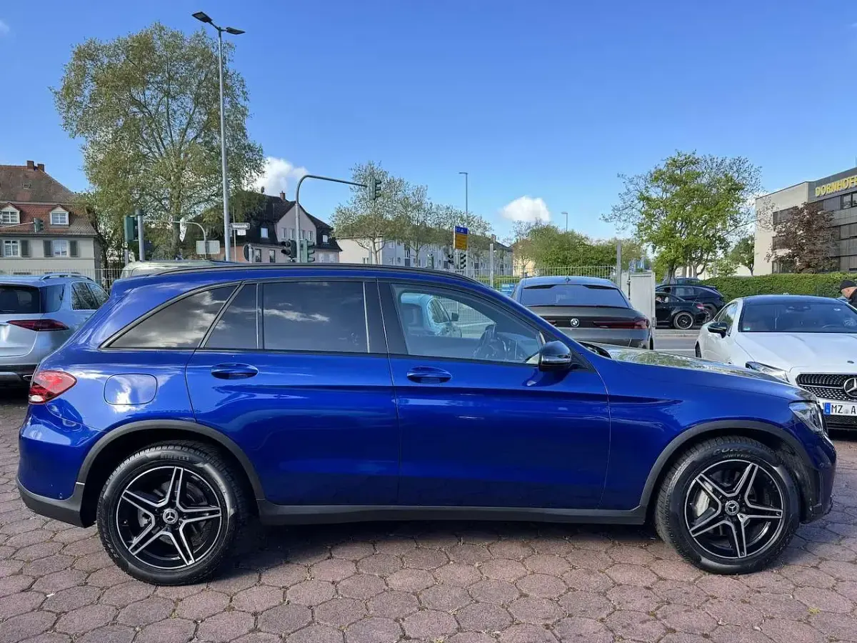 Gebraucht Mercedes GLC300 AMG line 272 PS (200 kW) 2020 Blau SUV