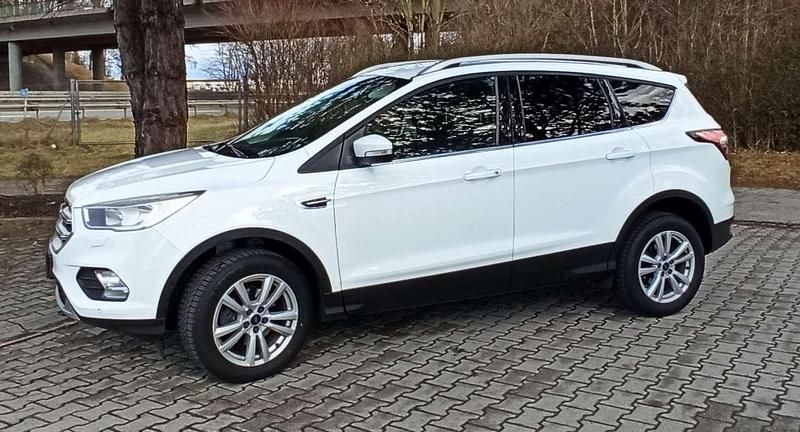 Gebraucht Ford Kuga Trend 150 PS (110 kW) 2019 Weiß SUV