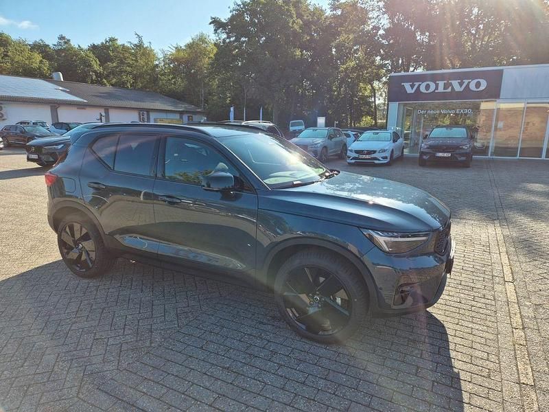Blau Neu 2025 Volvo XC40 Plus SUV | 44.490 € (Etwas zu teuer) - Bild 1/4