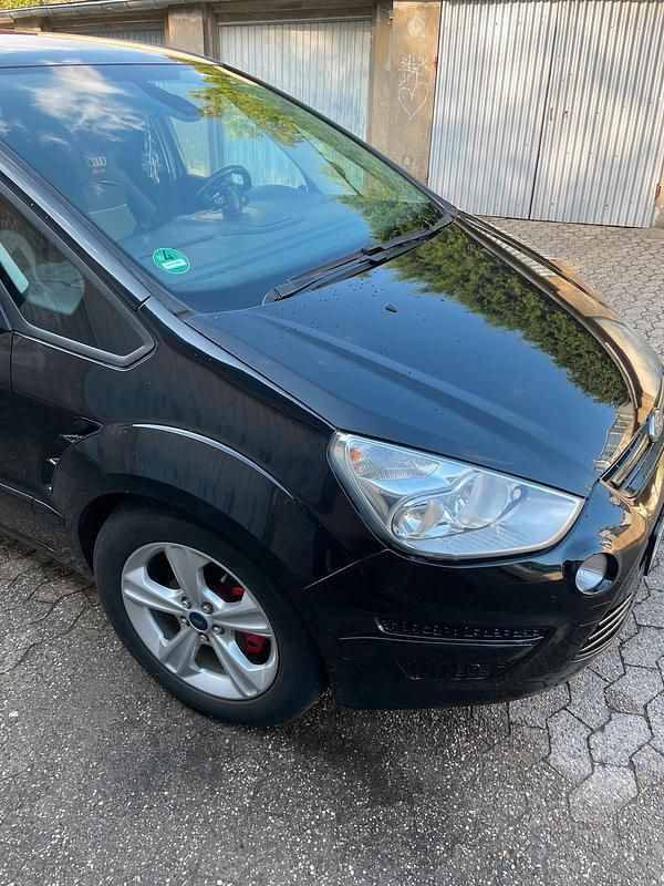 Schwarz Gebraucht 2011 Ford S-MAX S Van / Kleinbus | 7.250 € (Teuer) - Bild 1/4