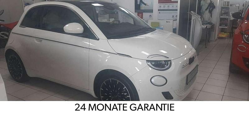 Weiß Gebraucht 2023 Fiat 500e La Prima Limousine | 28.990 € - Bild 1/4