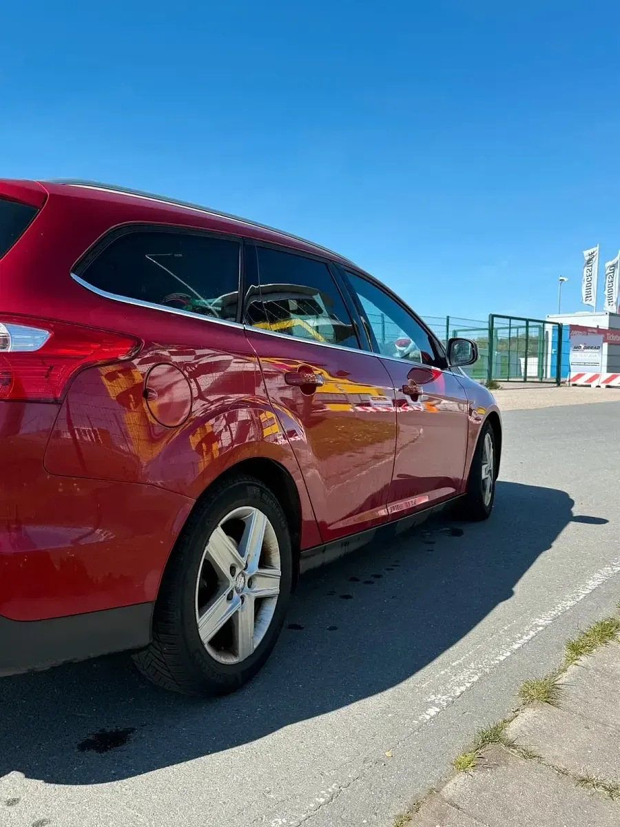 Używany Ford Focus 163 KM (119 kW) 2012 Czerwony Kombi