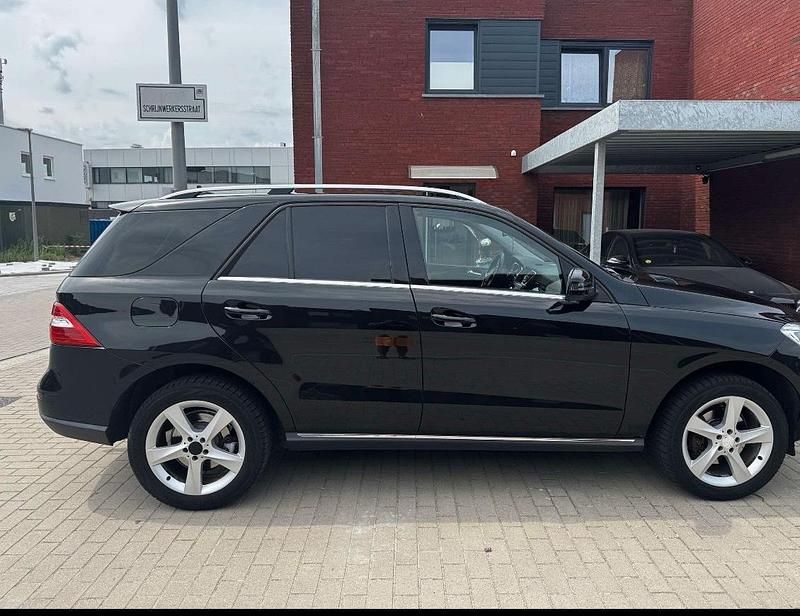 Schwarz Gebraucht 2013 Mercedes ML350 SUV | 12.900 € (Superpreis) - Bild 1/4