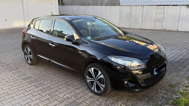 Schwarz Gebraucht 2011 Renault Mégane III Bose Edition Limousine | 4.499 € (Fairer Preis) - Bild 1/4