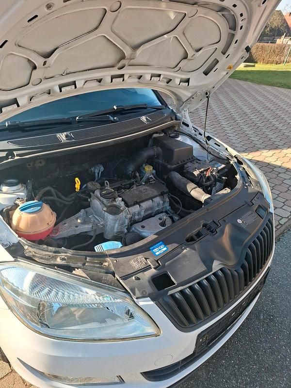 Gebraucht Skoda Fabia 60 PS (44 kW) 2014 Weiß Kleinwagen