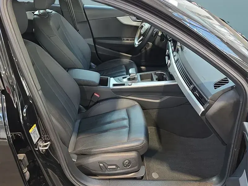 Używany Audi A4 204 KM (150 kW) 2023 Czarny Kombi