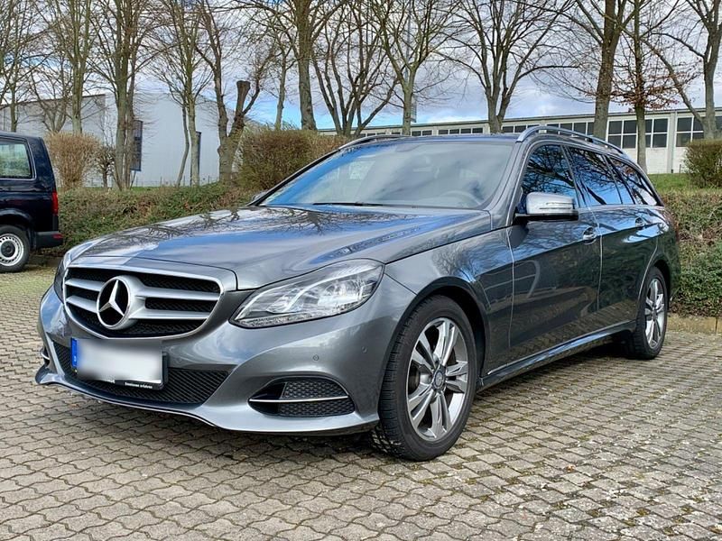 Grau Gebraucht 2016 Mercedes E200 Avantgarde Kombi | 16.700 € (Fairer Preis) - Bild 1/4