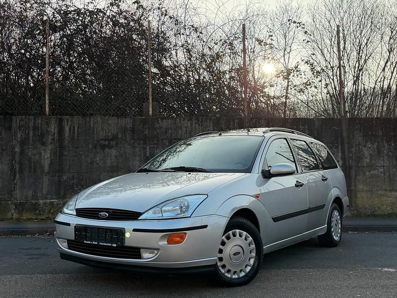 Silber Gebraucht 2000 Ford Focus Kombi | 2.900 € (Teuer) - Bild 1/4
