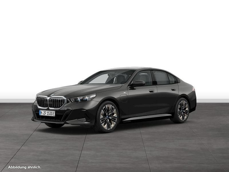 Gebraucht BMW 550e M Sport 489 PS (359 kW) 2024 Grau Limousine
