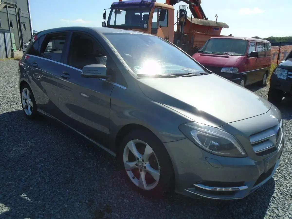 Gebraucht Mercedes B200 136 PS (100 kW) 2013 Grau Kleinwagen