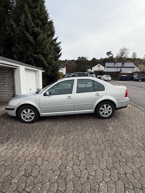 Second-hand VW Bora 90 CP (66 kW) 1999 Gri Berlinǎ