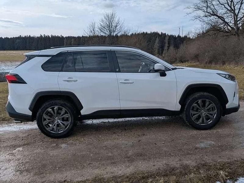 Weiß Gebraucht 2025 Toyota RAV4 Hybrid Style SUV | 35.000 € (Guter Preis) - Bild 1/4