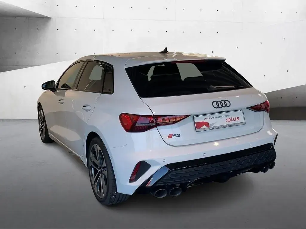 Gebraucht Audi S3 Comfort 333 PS (244 kW) 2025 Gletscherweiß metallic Limousine