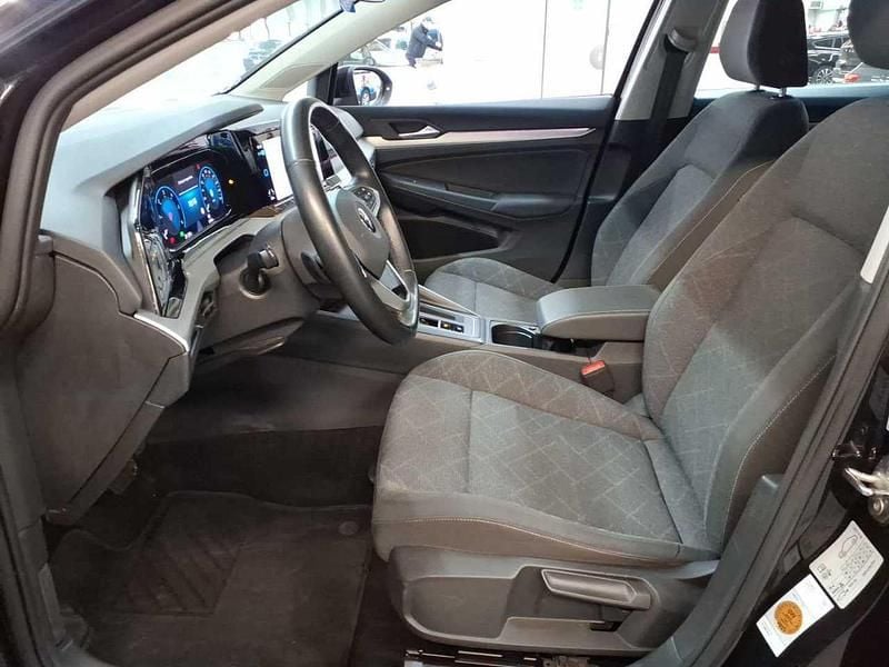 Gebraucht VW Golf VIII Life 115 PS (84 kW) 2022 Deep black perleffekt Kombi