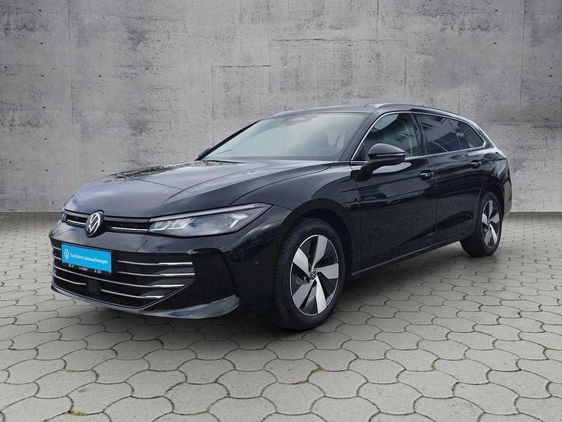 Gebraucht VW Passat IQ Drive 150 PS (110 kW) 2024 Grenadillschwarz metallic Kombi
