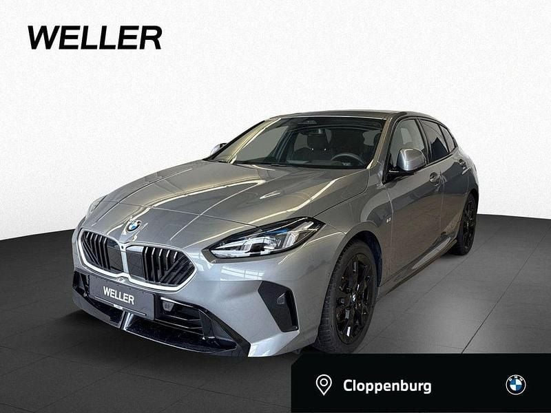 Skyscraper grau (grau) Gebraucht 2024 BMW 120 M Sport Kleinwagen | 33.950 € (Superpreis) - Bild 1/4