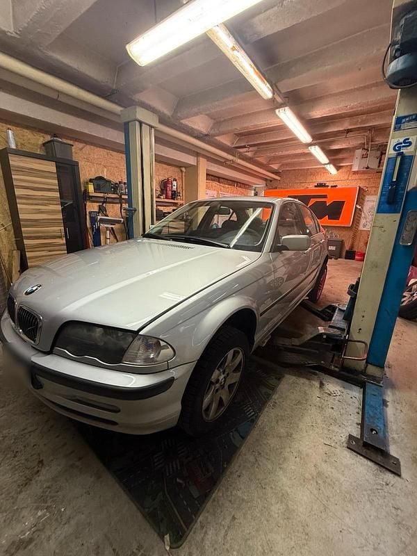 Gebraucht BMW 325 192 PS (141 kW) 2001 Silber Limousine