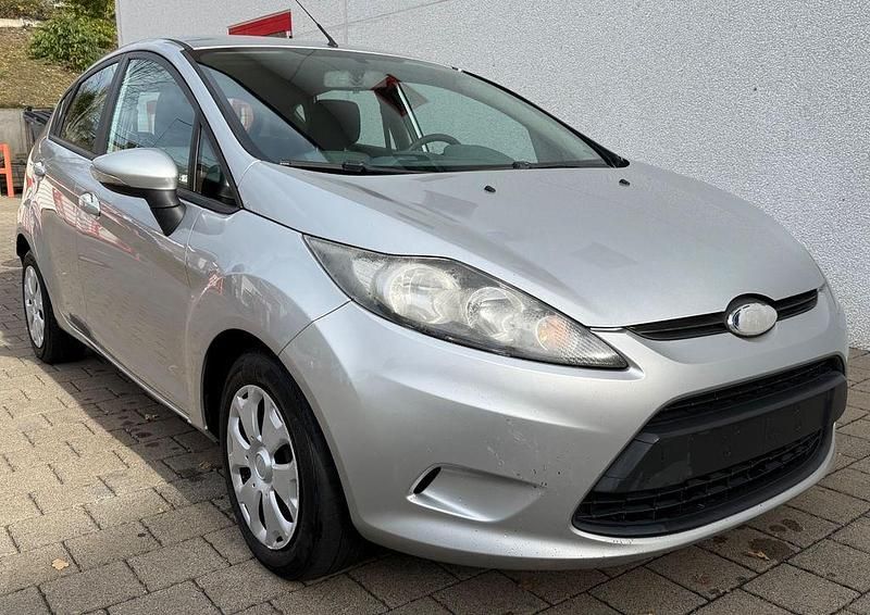Gebraucht Ford Fiesta Trend 90 PS (66 kW) 2009 Silber Limousine