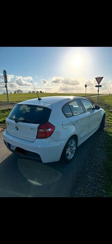 Gebraucht BMW 116 122 PS (89 kW) 2010 Weiß Kleinwagen