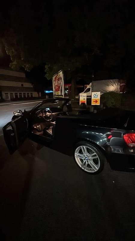 Schwarz Gebraucht 2011 BMW 120 Cabriolet M Sport Cabrio | 8.000 € (Guter Preis) - Bild 1/4