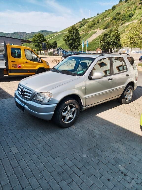Silber Gebraucht 2000 Mercedes ML320 SUV | 3.950 € (Fairer Preis) - Bild 1/4