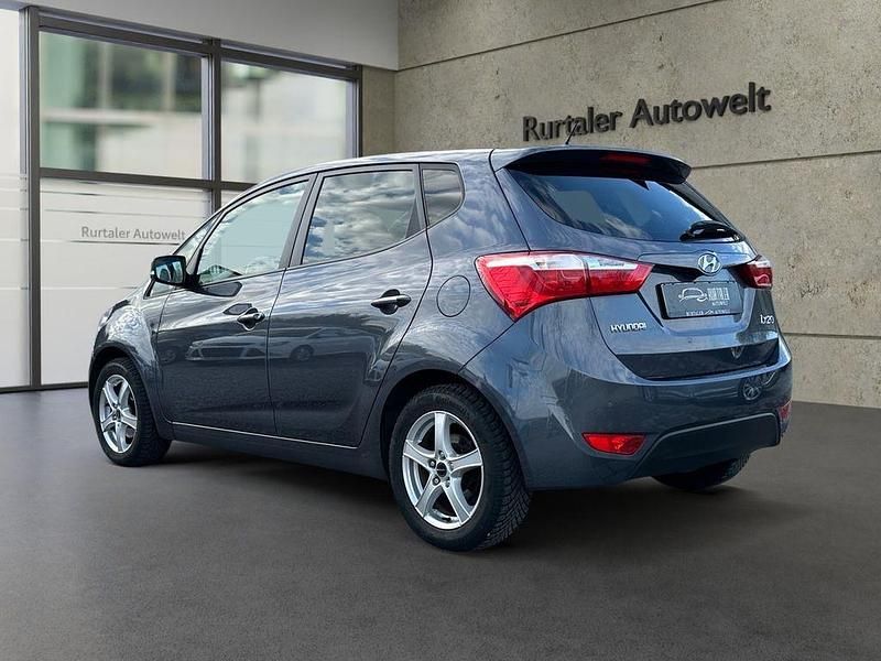 Gebraucht Hyundai ix20 Classic 90 PS (66 kW) 2017 Grau Kleinwagen