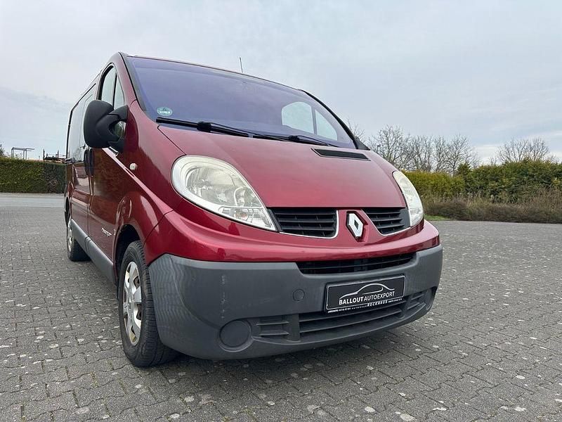 Gebraucht Renault Trafic 114 PS (83 kW) 2008 Rot Van / Kleinbus
