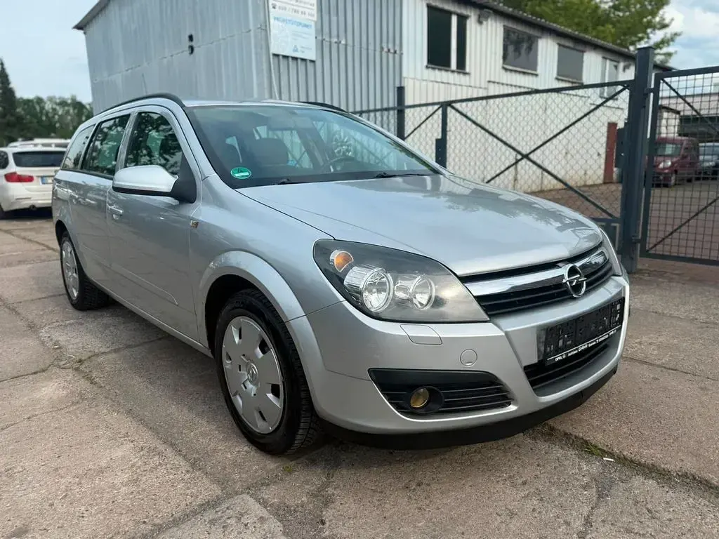 Gebraucht Opel Astra 105 PS (77 kW) 2007 Silber Limousine