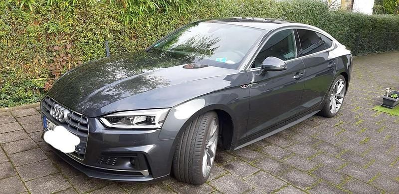 Grau Gebraucht 2019 Audi A5 Sportback S-Line Kleinwagen | 32.499 € (Guter Preis) - Bild 1/4