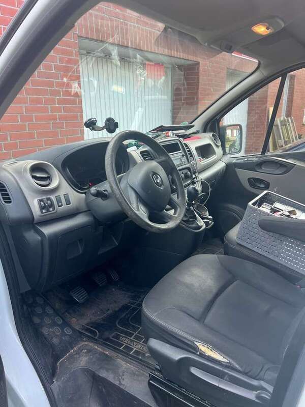 Weiß Gebraucht 2014 Renault Trafic Komfort Van | 8.000 € (Fairer Preis) - Bild 1/4