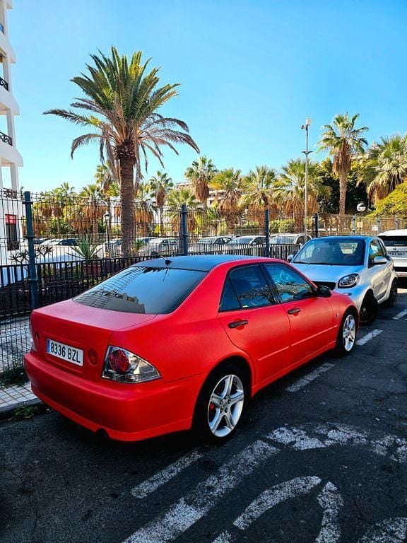 Second-hand Lexus IS200 155 CP (114 kW) 2002 Roșu Berlinǎ
