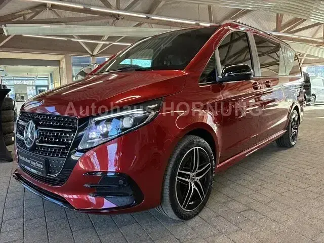 Gebraucht Mercedes V300 Avantgarde 237 PS (174 kW) 2025 Hyazinthrot metallic Van / Kleinbus