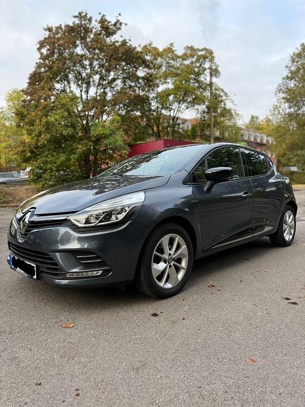 Grau Gebraucht 2017 Renault Clio IV Intens Kleinwagen | 10.650 € (Etwas zu teuer) - Bild 1/4