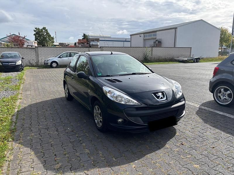 Grau Gebraucht 2009 Peugeot 206+ Kleinwagen | 2.000 € (Fairer Preis) - Bild 1/4