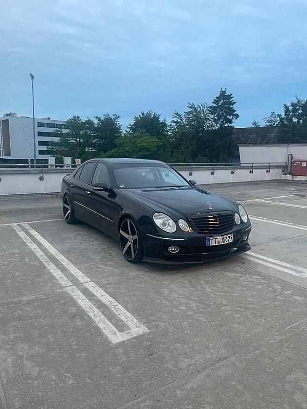 Schwarz Gebraucht 2009 Mercedes E300 Avantgarde Edition Limousine | 7.800 € (Fairer Preis) - Bild 1/4