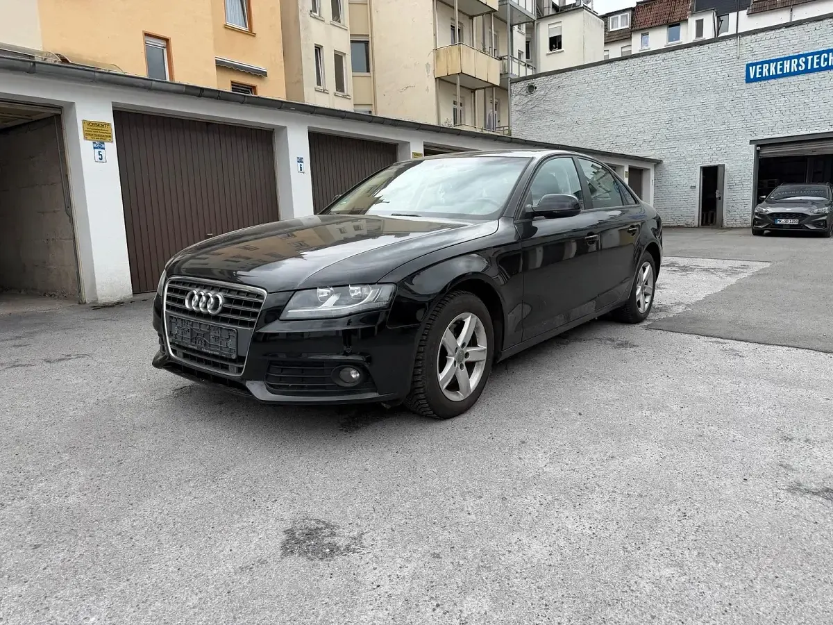 Gebraucht Audi A4 120 PS (88 kW) 2011 Schwarz Limousine
